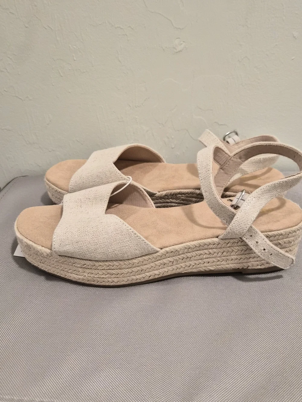 Old Navy Women's Beige Cream Espadrille Wedge Sandals